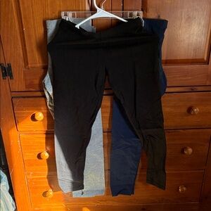 3 pair Kids Black, gray and navy Leggings size 14/16